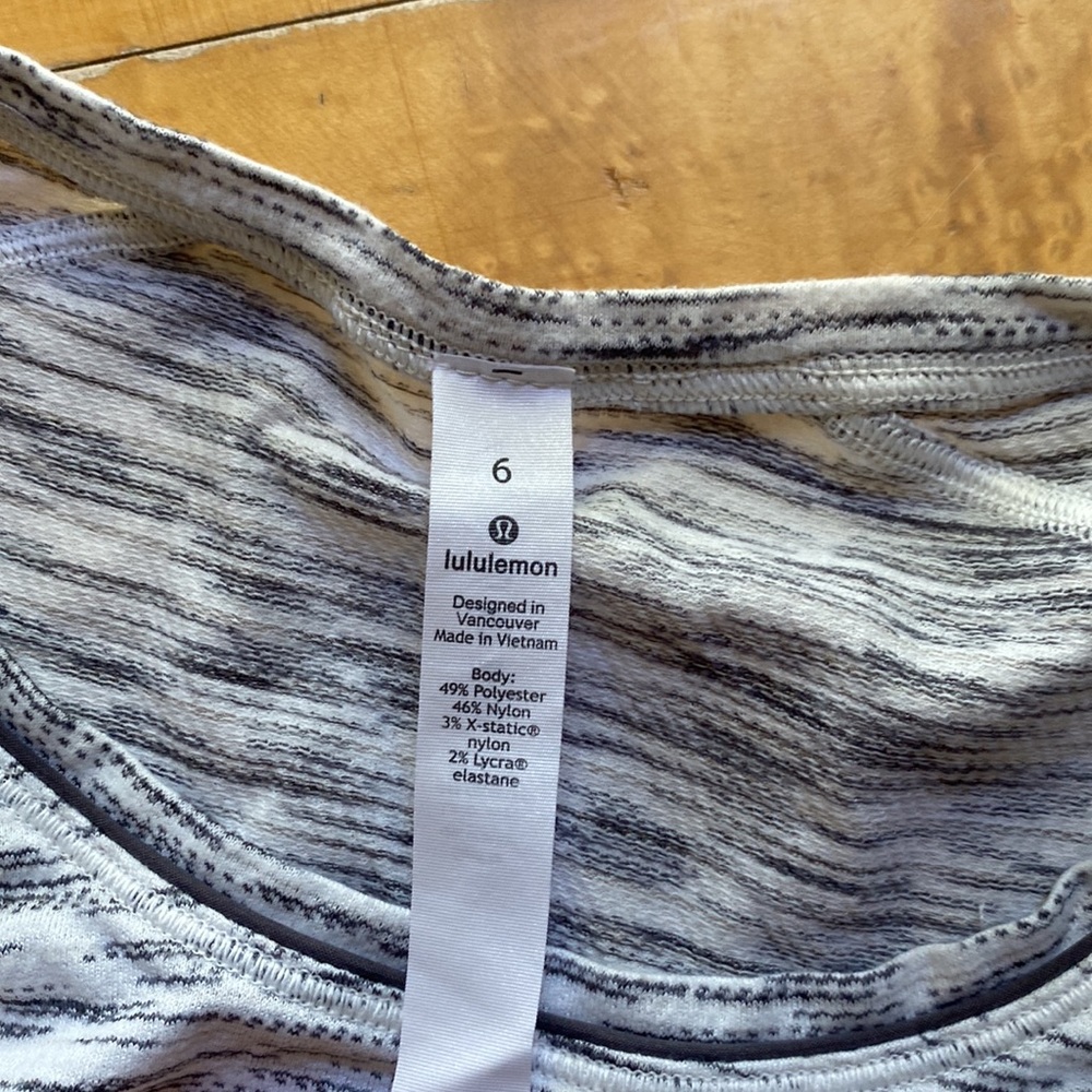 Lululemon top - Picture 3 of 3